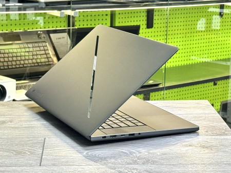 Asus Rog Zephyrus G16 GU605M 4